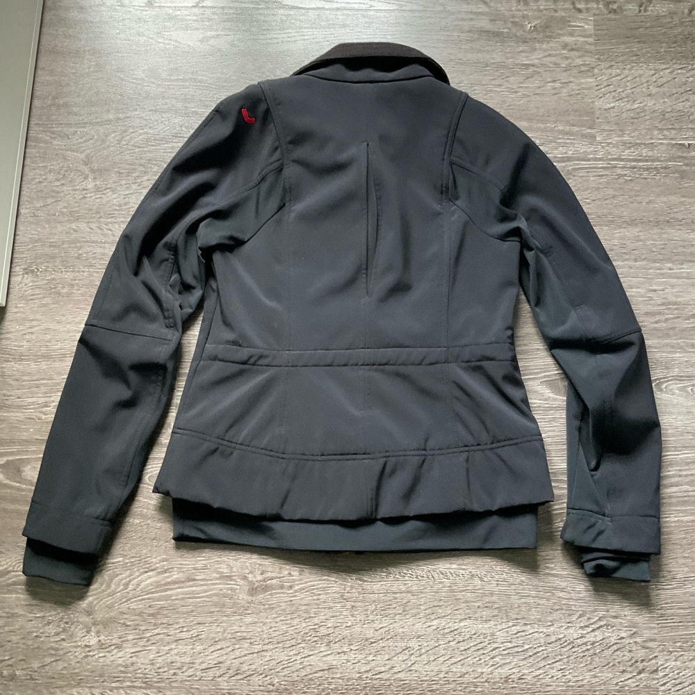 Lolë softshell jacket. - Picture 2 of 7